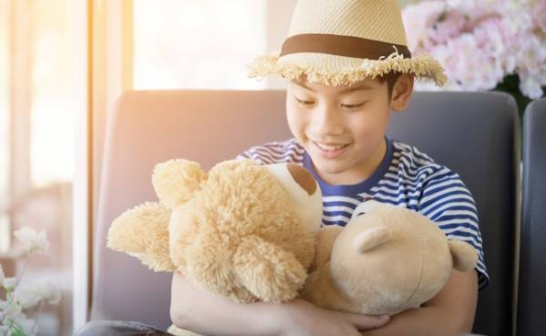 男の子が人形遊び、女の子が戦隊ごっこ？性別とは逆の遊び方への対応とは