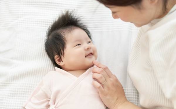 背中スイッチも寝ぐずりも解消！ 寝かしつけがラクになる「おひなまき」【ラクに楽しく♪特集】