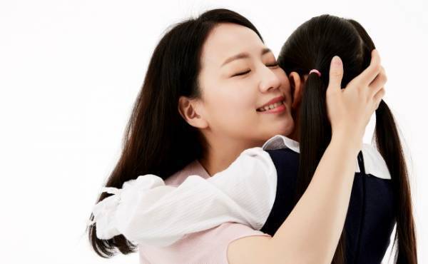 「保育園に行きたくない！」泣いて拒むわが子へできる親のサポートとは