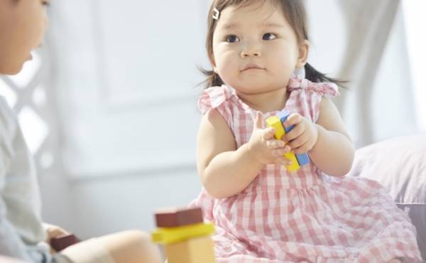 1歳からのお友だちトラブル対処法。おもちゃを取ったら？ 取られたら？