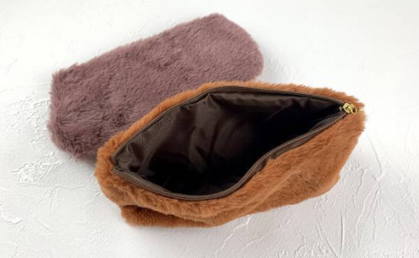 【ダイソー】品切れ注意！リアルファー顔負けの新作ミニトートが売れまくってる件