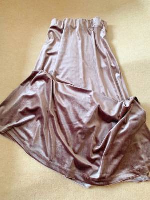 【しまむら】990円って嘘でしょ！？流行中のベロアスカートが安すぎ♡