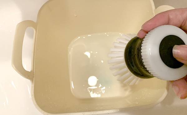 【100均】人気すぎて再販も！水まわり掃除が超ラクになる便利グッズ３選