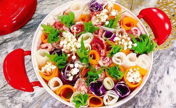 実は超簡単！くるくる巻くだけで映える「ブーケ鍋」が可愛いと話題！