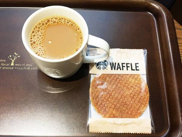 【スタバ裏技】170円で感動のおいしさ！ ドリンクにのせるだけで♡