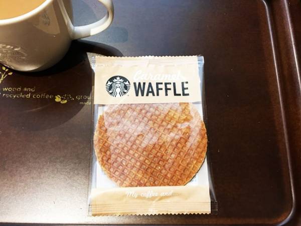 【スタバ裏技】170円で感動のおいしさ！ ドリンクにのせるだけで♡