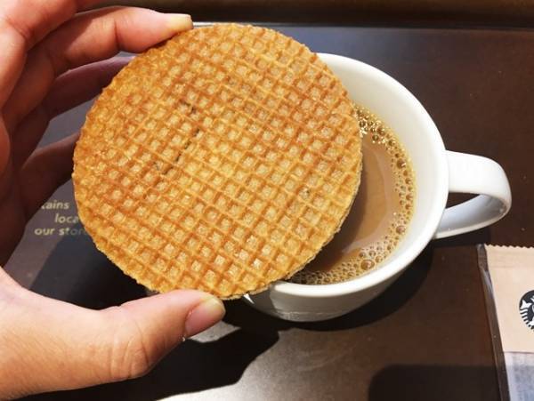 【スタバ裏技】170円で感動のおいしさ！ ドリンクにのせるだけで♡