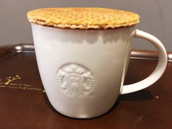 【スタバ裏技】170円で感動のおいしさ！ ドリンクにのせるだけで♡