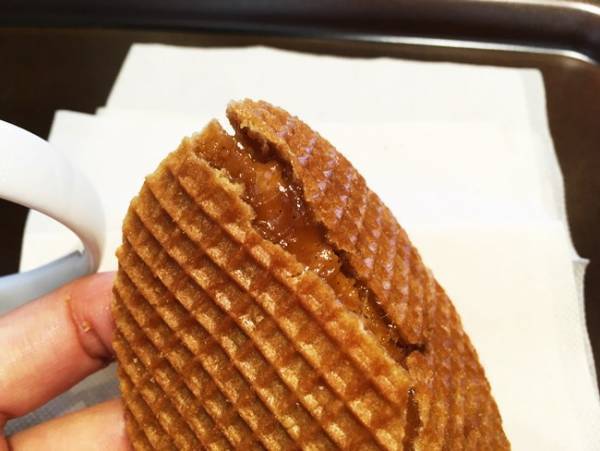 【スタバ裏技】170円で感動のおいしさ！ ドリンクにのせるだけで♡