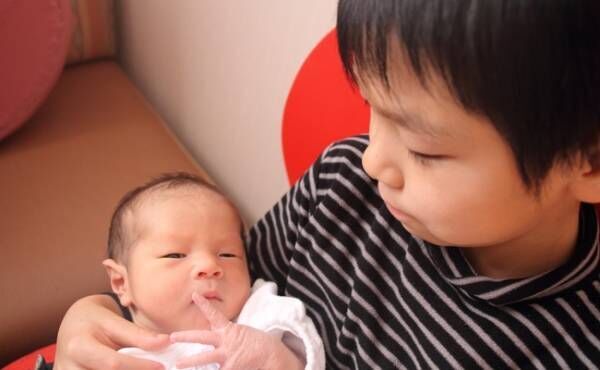 ごめんね 5歳長男の 僕も抱っこされたい という言葉にハッとした 年12月27日 ウーマンエキサイト 1 2