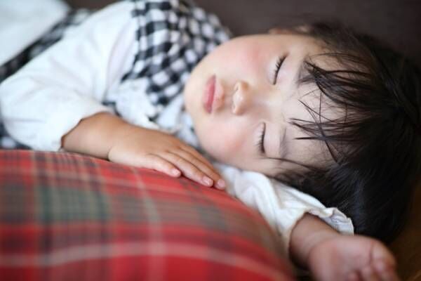 子どもの睡眠時間、どのくらいがいいの？私が実践する早寝テク【3児ママ小児科医のラクになる育児】