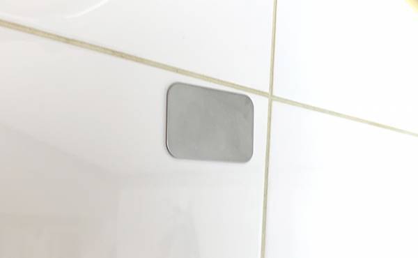 【100均】話題の浮かせる収納が叶う！どこでもマグネットがつく便利アイテムを発見！