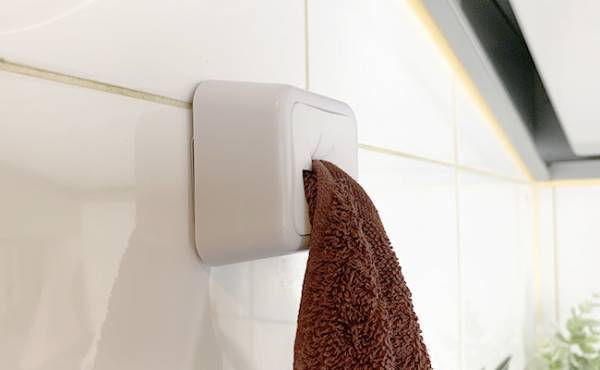 【100均】話題の浮かせる収納が叶う！どこでもマグネットがつく便利アイテムを発見！