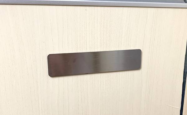 【100均】話題の浮かせる収納が叶う！どこでもマグネットがつく便利アイテムを発見！