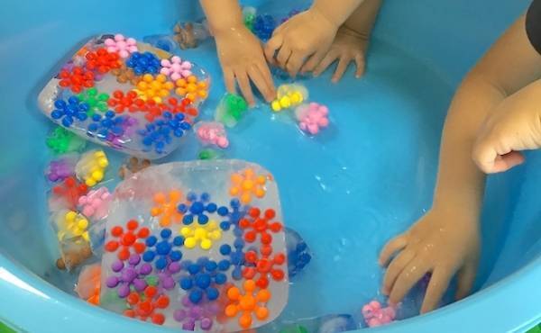 保育園で大人気なのはコレ！ 現役保育士がおすすめする冬の遊び【室内編】