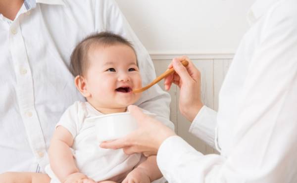 【離乳食の進め方】5〜6カ月ごろ（離乳食初期）のスケジュールや目安量