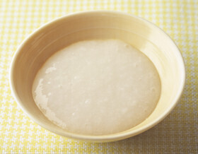 【離乳食の進め方】5〜6カ月ごろ（離乳食初期）のスケジュールや目安量