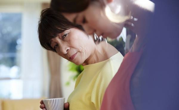 義母がひどいことを言うのはなぜ？その理由と言われたときにやってはいけないこと【心理カウンセラーが解説】