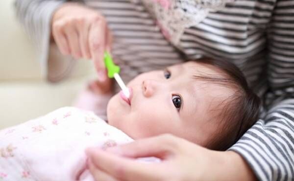 歯磨きをしている赤ちゃんのイメージ