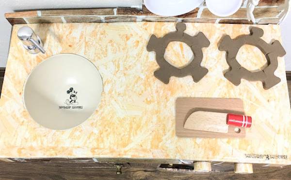 子どもが大喜び！100均グッズとダンボールで「おままごとキッチン」作ってみた！