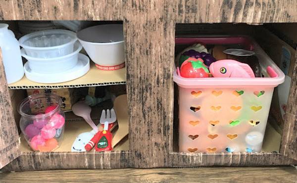 子どもが大喜び！100均グッズとダンボールで「おままごとキッチン」作ってみた！