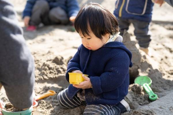着せすぎてない？3月4月にちょうどいい子ども服の着せ方とは【3児ママ小児科医のラクになる育児】