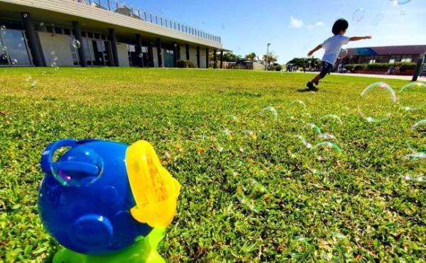 500円で子どもが大喜び！自動シャボン玉マシーンがおうちでも活躍！