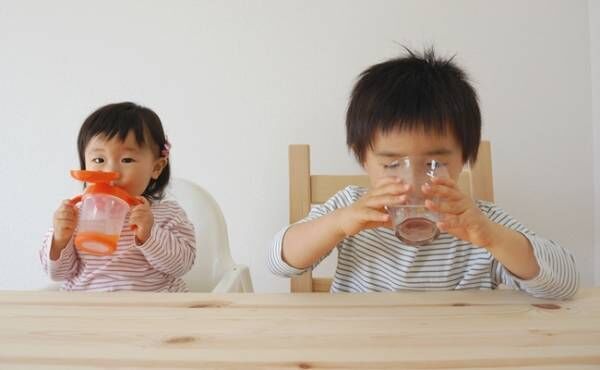 夏の水分補給 実は 赤ちゃんに 麦茶は不要 です 3児ママ小児科医のラクになる育児 年5月29日 ウーマンエキサイト 1 2