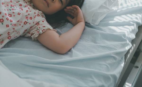 3歳、まさかの感染で20日間の入院。付き添い生活は想像以上に大変で…