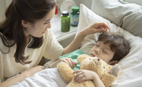 「いつもと様子が違う…」40度の熱が下がらず1歳7カ月の息子が入院