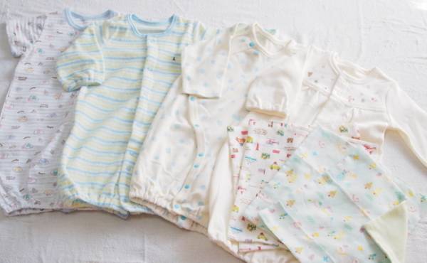 肌着は着せたほうがいいの？汗の対策は？「赤ちゃんの夏の服装」について解説！