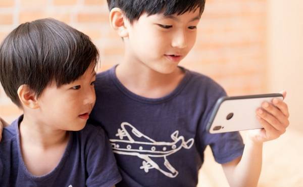 大反省！子どもたちがまさかの依存症気味に…【ママの体験談】