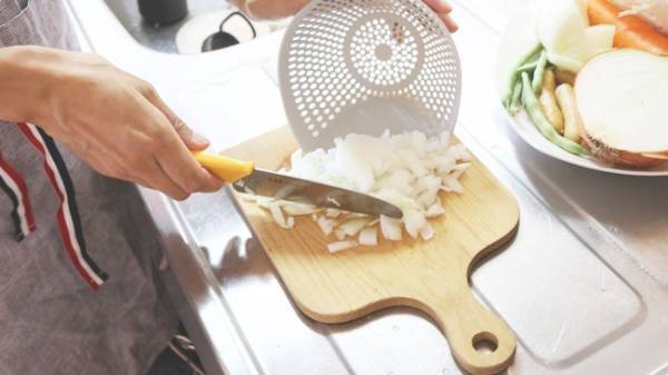 【ニトリ】考えた人に拍手したい…！料理に使う「チリトリ」が便利すぎる件