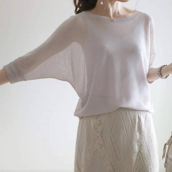 【ユニクロ】これは名品だわ…！1990円のシアーニットが最高の着心地