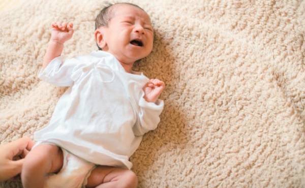 「ぶぶぶーっ！！」1mも噴き出して、ママ呆然… 赤ちゃんの踏ん張りが侮れない！