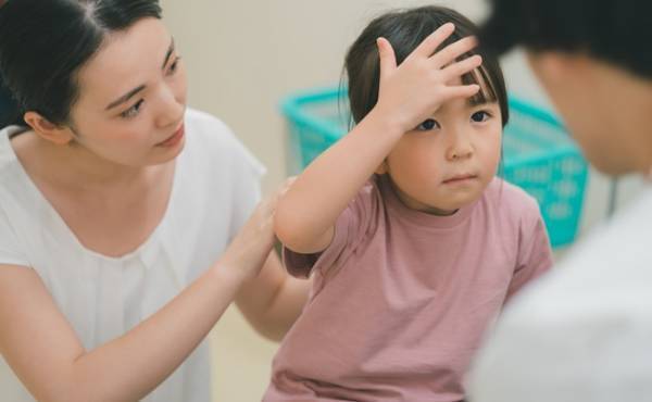 突然耳鼻科の先生の足を踏みつけたわが子！意外なその理由とは…！？