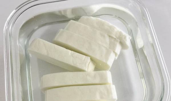 【カルディ】マニアの間で爆売れ！焼いても溶けないチーズがおいし過ぎる