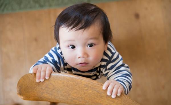 赤ちゃんに「転倒防止リュック」は不要です！【3児ママ小児科医のラクになる育児】