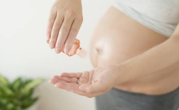 もっとしっかりケアしておけば…！産後9カ月の今も消えない妊娠線