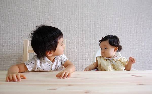 上の子を幼稚園、下の子を保育園に入れて働き始めた結果…！？【ママの体験談】