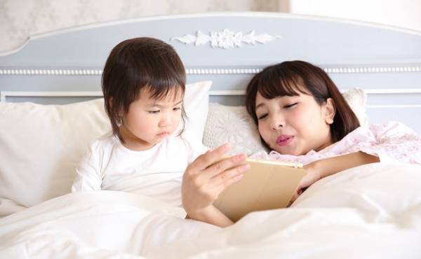 絵本の読み聞かせで寝かしつけ大成功！しかし想定外の結末が待っていた…