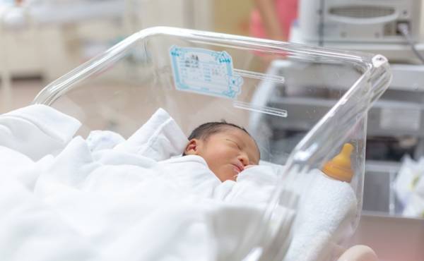 赤ちゃんがまったく動かない…！？ 産後、授乳中に息子が無呼吸状態に…