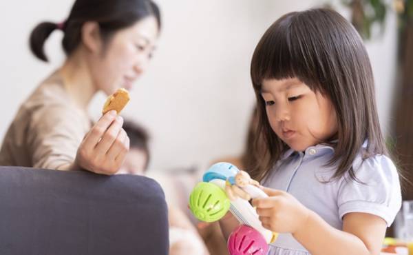 6歳娘の赤ちゃん返りに困惑！構ってほしくて別の人格を作り出すように…