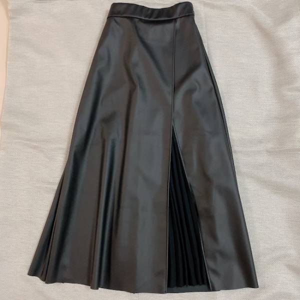 本当にしまむら！？1,290円なのに高見え♡大人かわいい合皮スカート