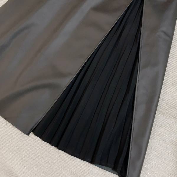 本当にしまむら！？1,290円なのに高見え♡大人かわいい合皮スカート