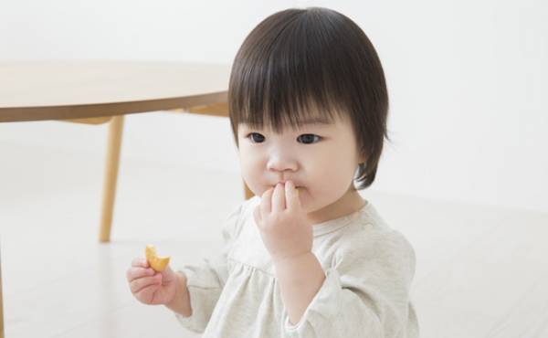 ごはんが足りない！？1歳～1歳6カ月ごろ(離乳食完了期)のおやつは？