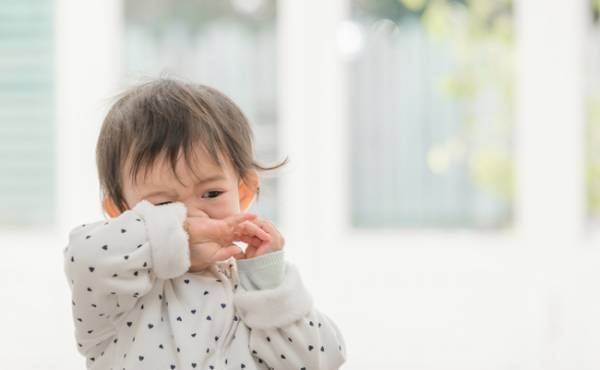 赤ちゃんの鼻水がひどい…。病院に行ったほうがいい？【助産師】