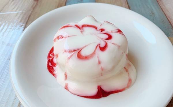 食べる前に何かが起こる！？【ファミマ】話題の動画映えスイーツを実食！