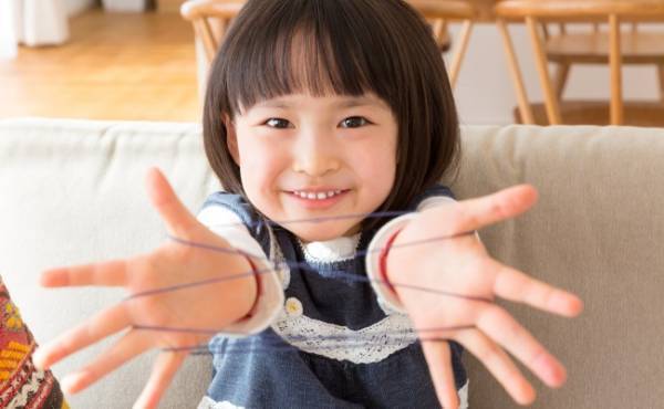 ロンドン橋にほうき、ゴム！あやとりの上達とともに娘の心の成長も実感