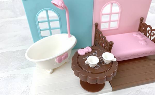 【100均】売り切れ必至！人気商品の再販！キティちゃん着せ替え人形が可愛くてツボな件